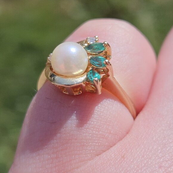 14K Yellow Gold Diamond Emerald & 6mm Pearl Small Cocktail Ring Size 5 - Picture 5 of 15